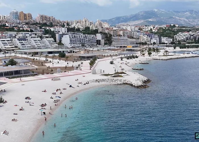 Apartment Verdi Split With Free Private Parking Space