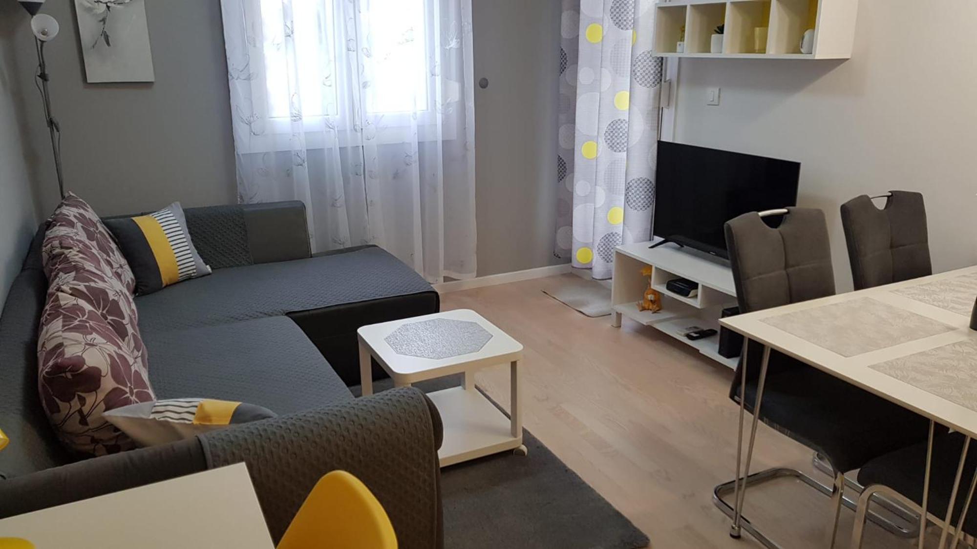 Verdi With Free Private Parking Space * Split